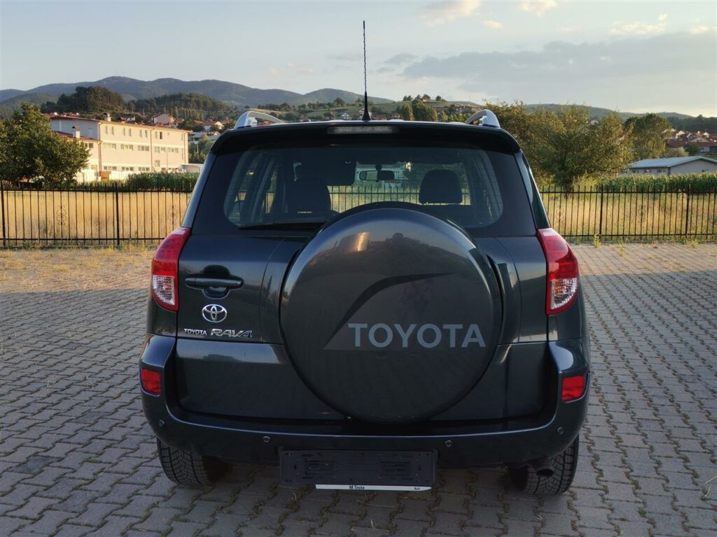 Toyota RAV4 2.2 D-Cat