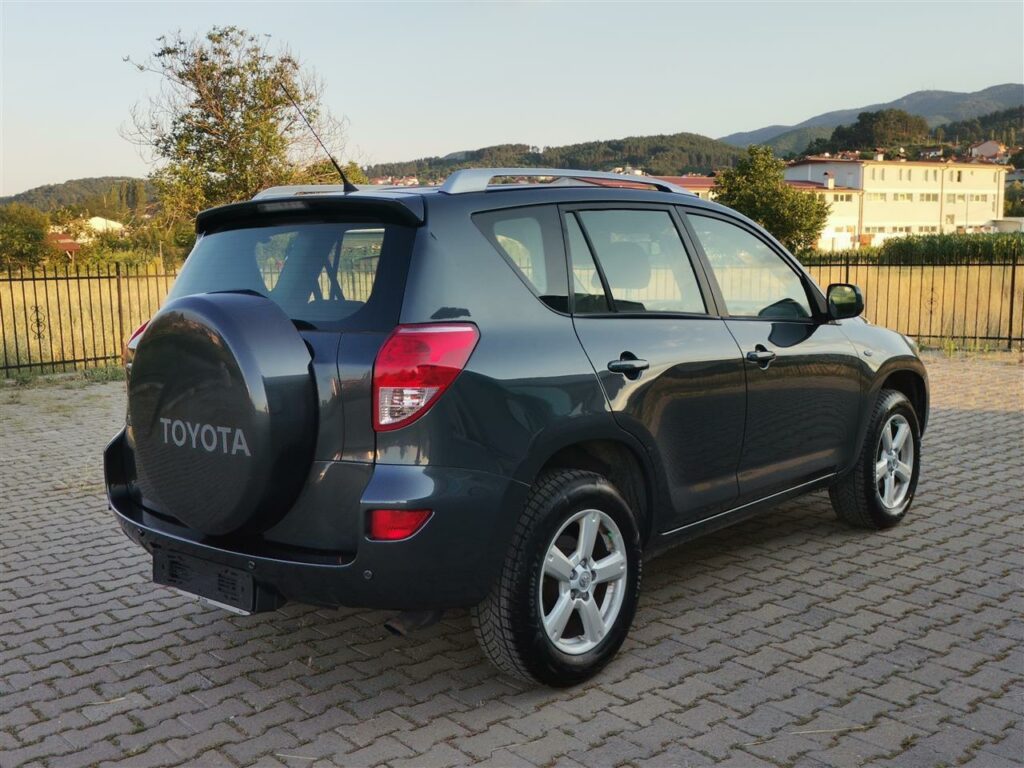 Toyota RAV4 2.2 D-Cat